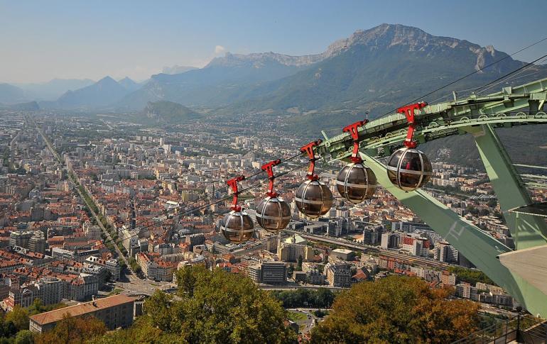 Grenoble France par Archangel12 via Wikimedia commons
