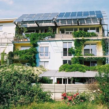 Immeuble de Rieselfeld avec panneaux solaires par ADEUPa Brest via flickr
