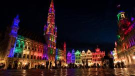 Bruxelles by night during Gaypride par Nicolas Hoizey  via Flickr